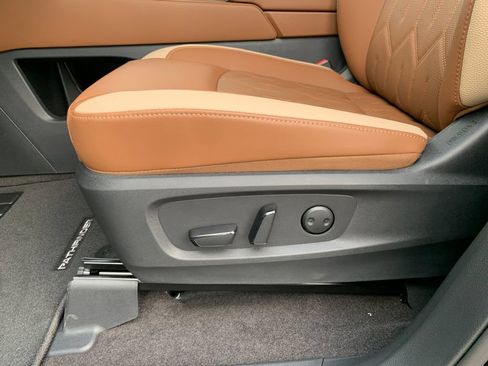 New 2026 Nissan Pathfinder Platinum FWD image 19