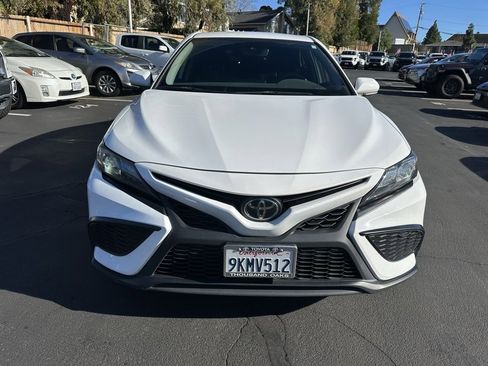 Used 2024 Toyota Camry SE image 5
