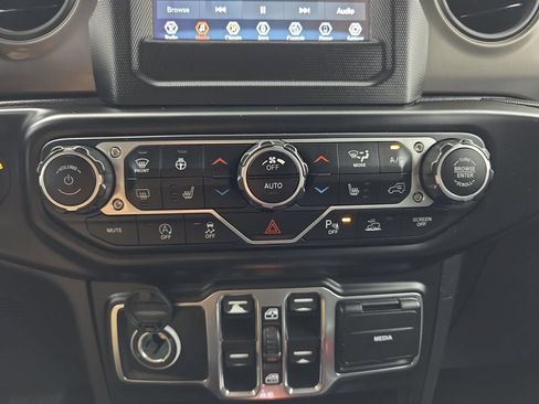 Used 2022 Jeep Wrangler Unlimited Sport AWD/4WD image 24