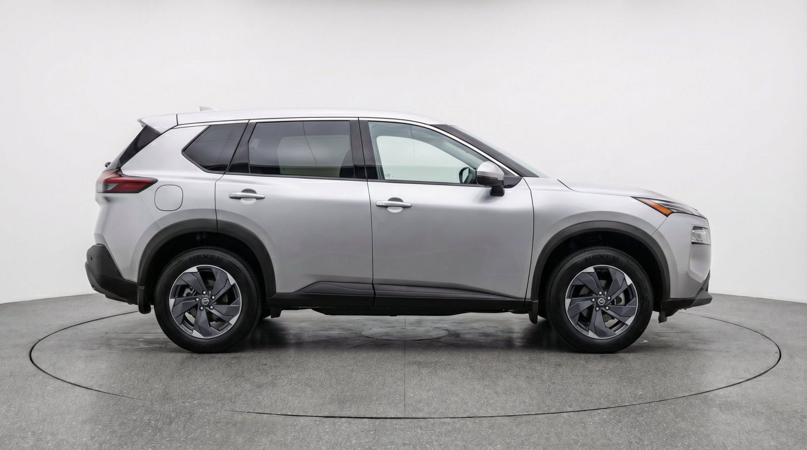 Used 2025 Nissan Rogue SV FWD image 9