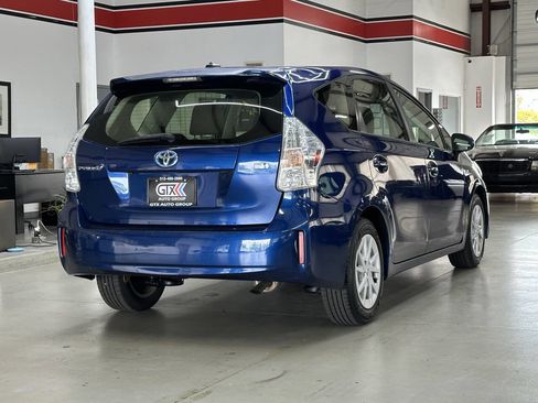Used 2012 Toyota Prius V image 2