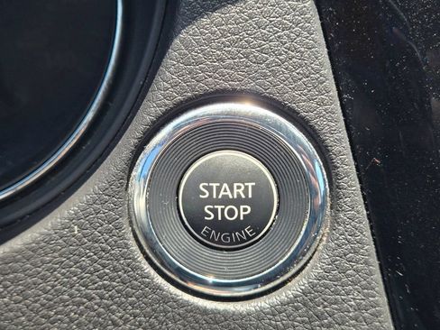 Used 2018 Nissan Rogue SL FWD image 38