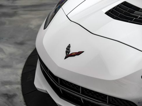 Used 2016 Chevrolet Corvette Stingray Coupe w/ Carbon Flash Badge Package RWD image 38