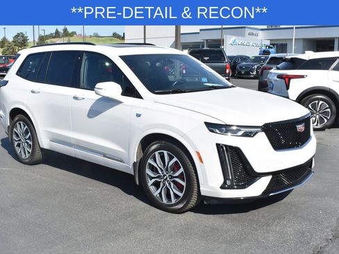 Used 2024 Cadillac XT6 Sport w/ LPO, Floor Liner Package AWD/4WD image 6