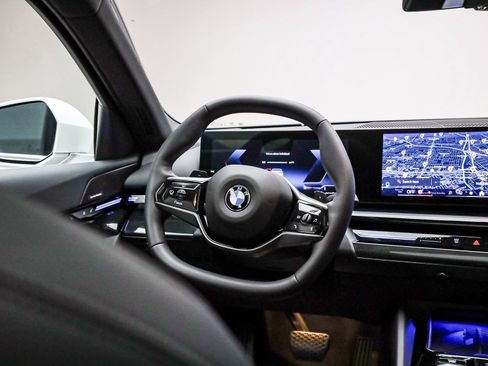 Used 2025 BMW 530i image 16