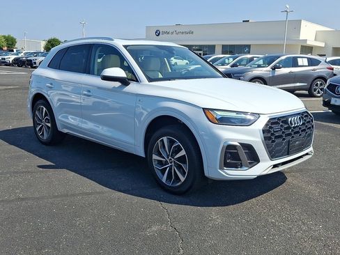 Used 2023 Audi Q5 2.0T Premium w/ Convenience Package AWD/4WD image 3