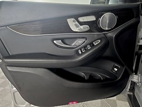 Used 2020 Mercedes-Benz GLC 300 image 13