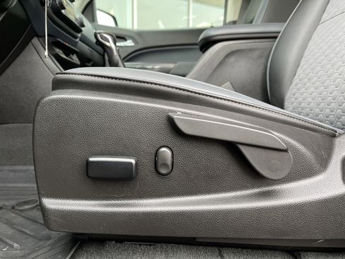 Used 2022 Chevrolet Colorado Z71 w/ Safety Package image 17