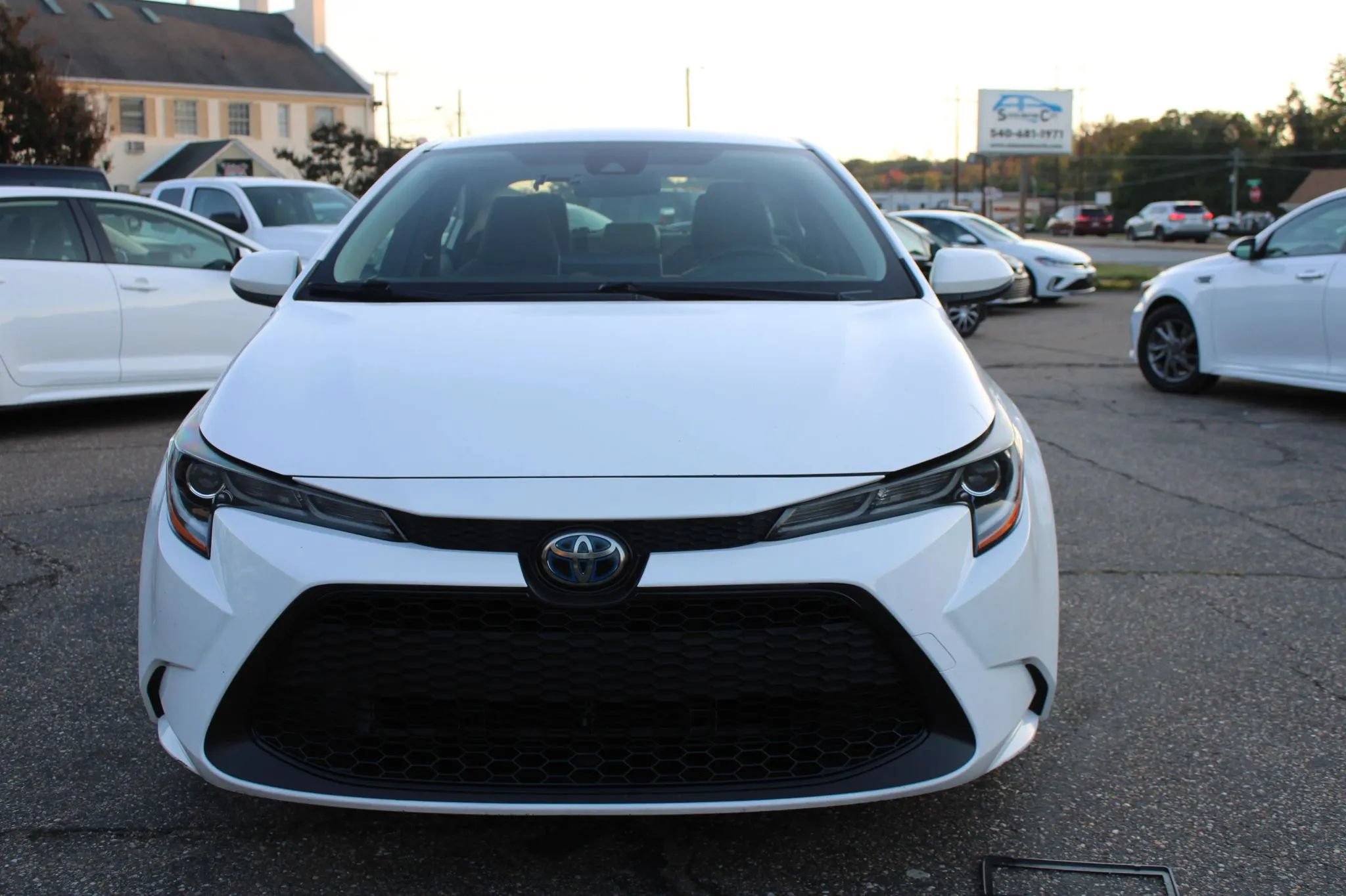 Used 2021 Toyota Corolla LE FWD image 2