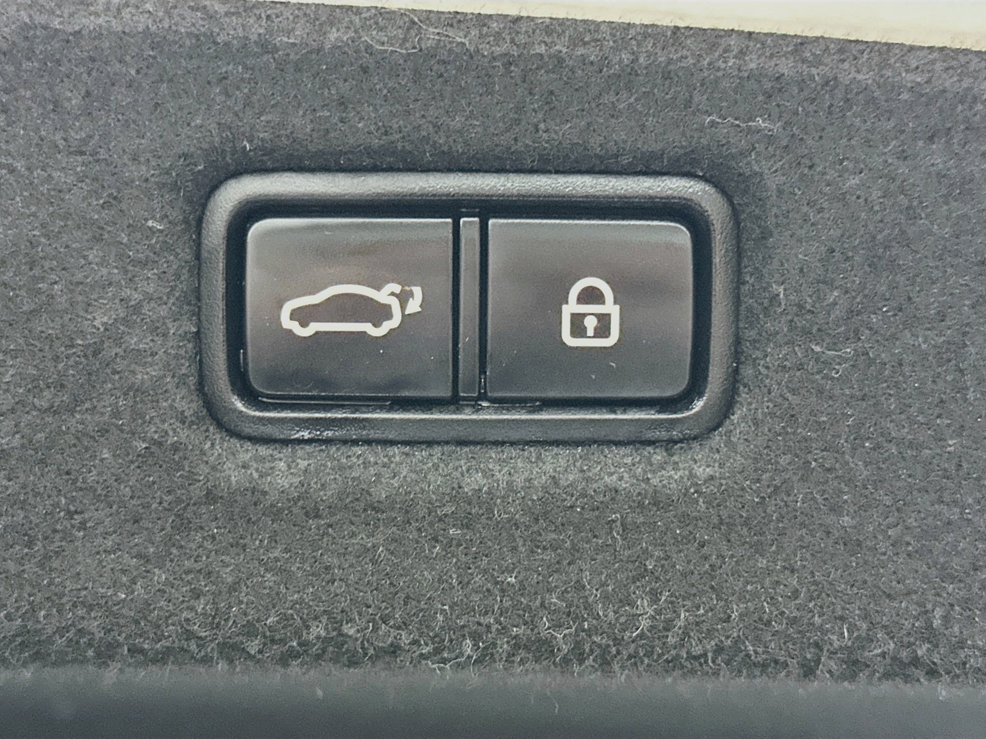 Used 2021 Genesis G90 3.3T Premium AWD/4WD image 32