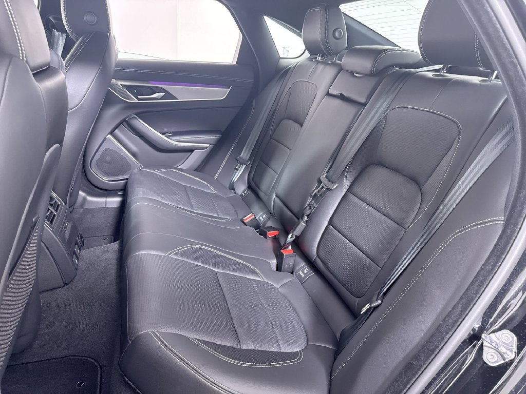 Used 2024 Jaguar XF R-Dynamic SE AWD/4WD image 20