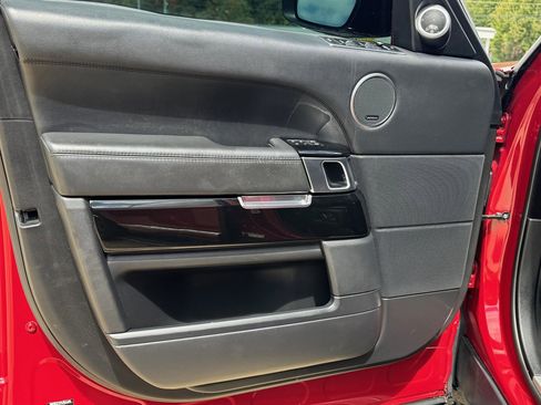 Used 2015 Land Rover Range Rover HSE image 14