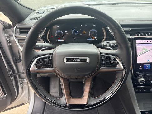 Used 2022 Jeep Grand Cherokee Summit w/ Adv Protech Group IV AWD/4WD image 18