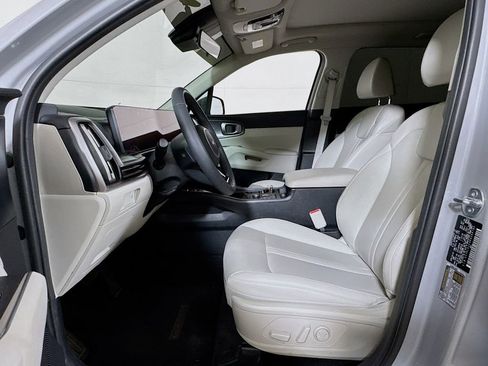 Used 2024 Kia Sorento S w/ Panoramic Sunroof Package image 19