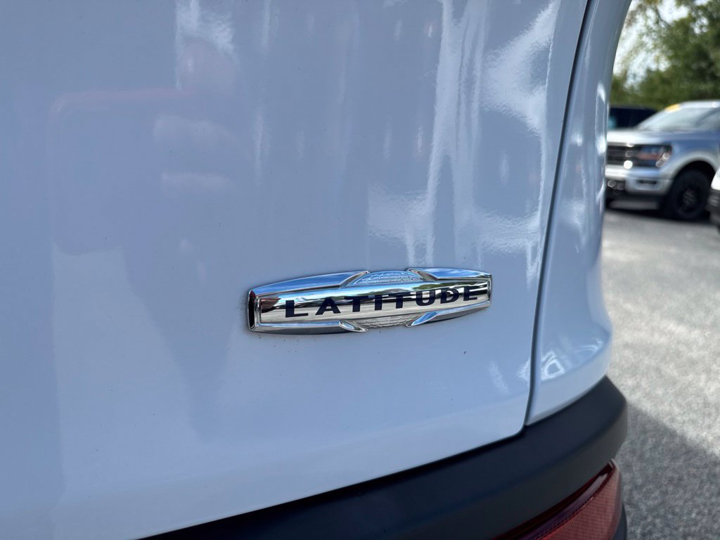 Used 2018 Jeep Cherokee Latitude w/ Cold Weather Group FWD image 37