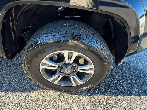 Used 2019 Toyota Tacoma TRD Sport image 14