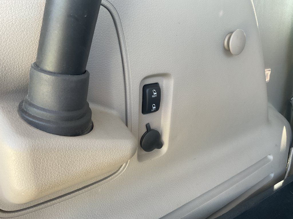 Used 2014 Lincoln MKX FWD w/ Equipment Group 102A image 10