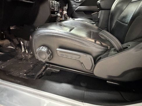 Used 2023 Jeep Wrangler Unlimited Sahara w/ Cold Weather Group image 33