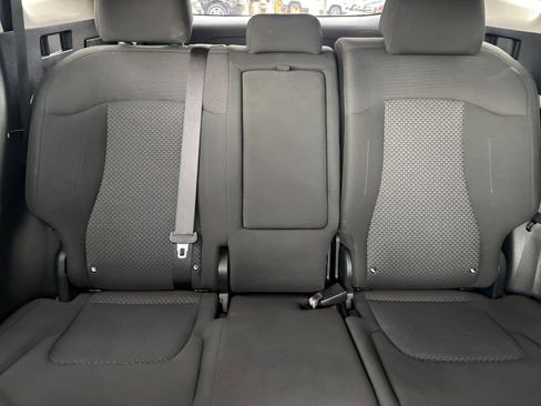 Used 2025 Kia Sportage LX image 37