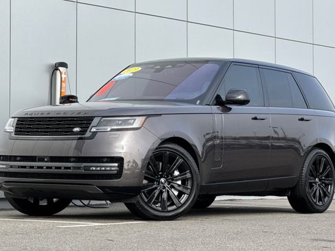 Certified 2023 Land Rover Range Rover SE image 1