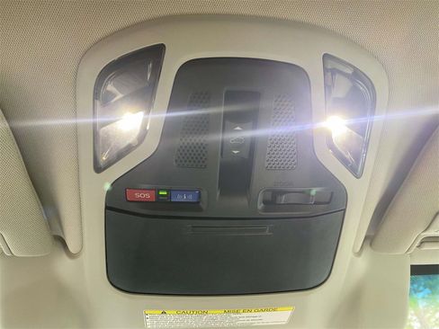 Used 2020 Subaru Outback Premium image 28