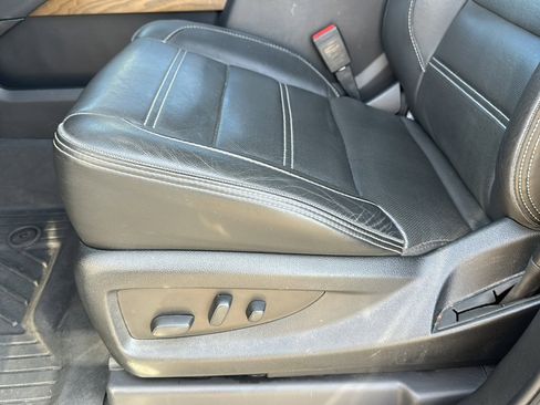 Used 2020 GMC Yukon Denali image 15