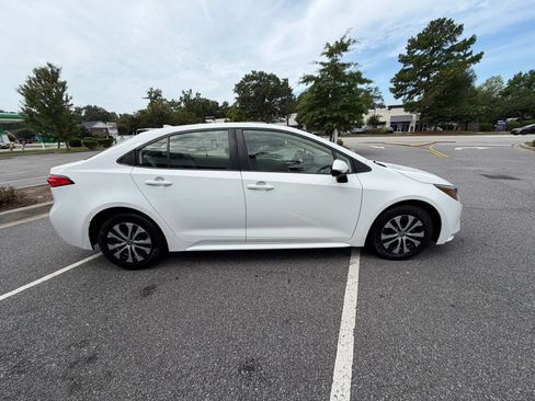Used 2022 Toyota Corolla LE FWD image 4