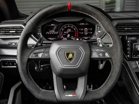 Used 2024 Lamborghini Urus Performante AWD/4WD image 37