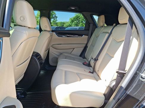 Used 2017 Cadillac XT5 FWD image 10