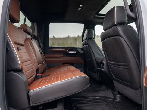 Used 2024 GMC Sierra 2500 Denali Ultimate w/ Snow Plow Prep/Camper Package image 18