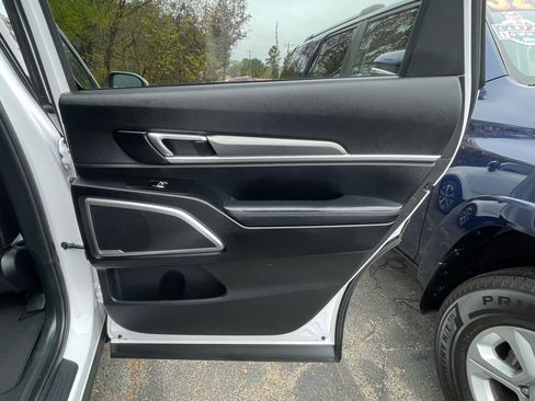 Used 2022 Kia Telluride S image 26