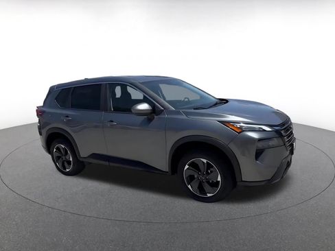 Used 2025 Nissan Rogue SV AWD/4WD image 2