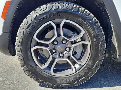 Used 2022 Jeep Grand Cherokee Trailhawk w/ Luxury Tech Group III image 14