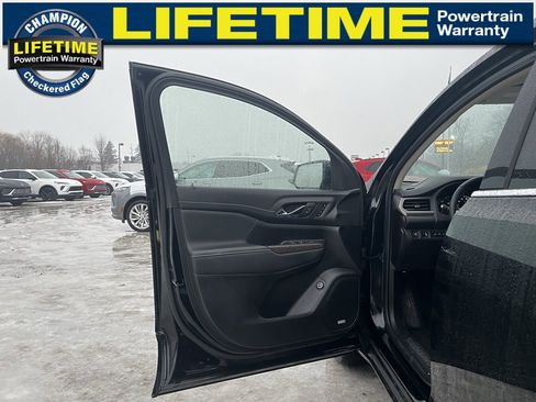 Used 2023 GMC Acadia Denali image 12