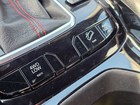 Used 2025 Jeep Compass Trailhawk AWD/4WD image 24
