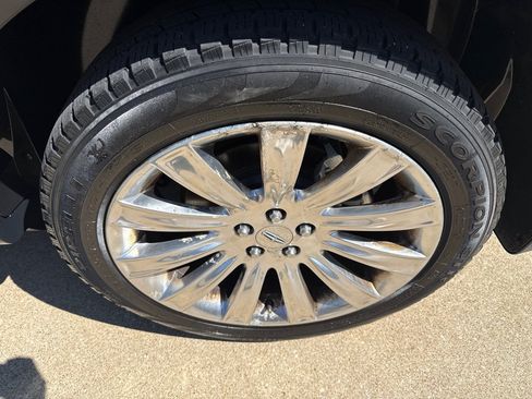 Used 2011 Lincoln MKX AWD w/ 102A Rapid Spec Order Code image 18