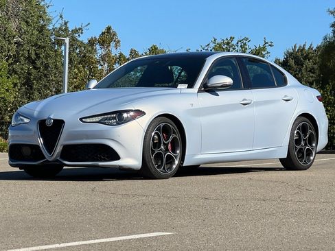 Used 2022 Alfa Romeo Giulia Ti RWD image 8