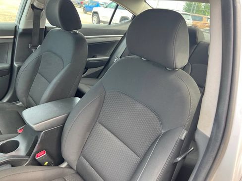 Used 2019 Hyundai Elantra SE w/ Winter Weather Package FWD image 23