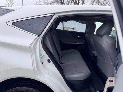 Used 2021 Toyota Venza image 27