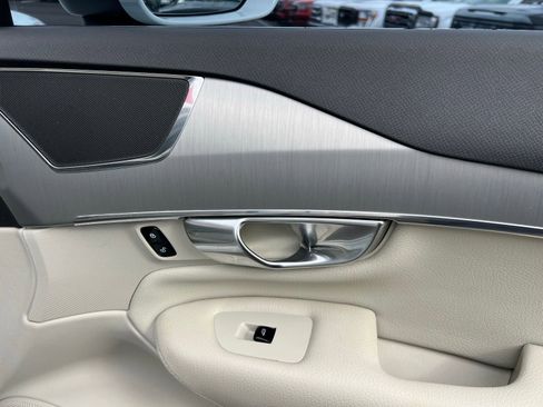 Used 2022 Volvo XC90 T5 Momentum image 53