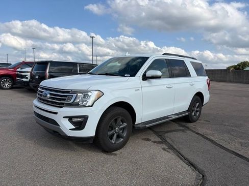 Used 2019 Ford Expedition XLT w/ Equipment Group 202A AWD/4WD image 3