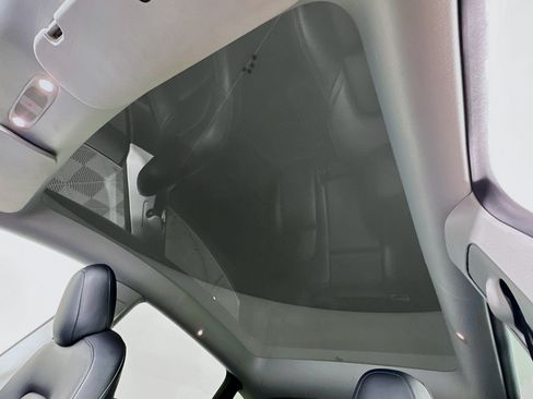 Used 2021 Tesla Model Y Long Range AWD/4WD image 26