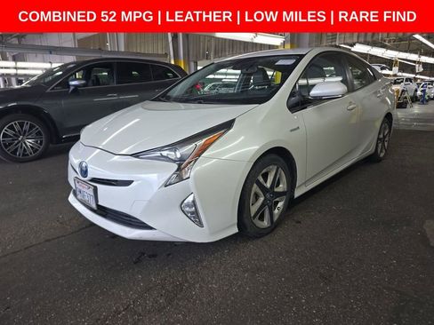 Used 2016 Toyota Prius Four Touring FWD image 2