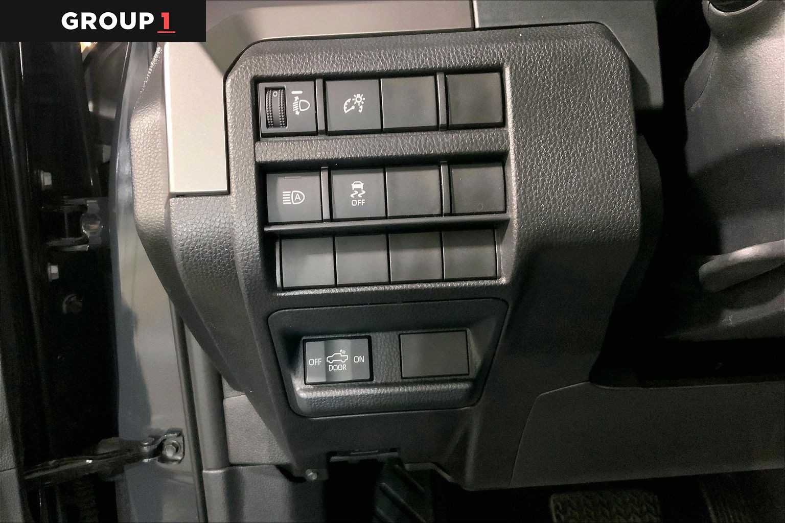 Certified 2025 Toyota Tacoma SR5 AWD/4WD image 35