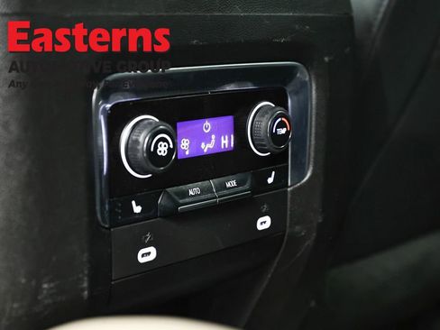 Used 2023 Chevrolet Suburban Premier image 25