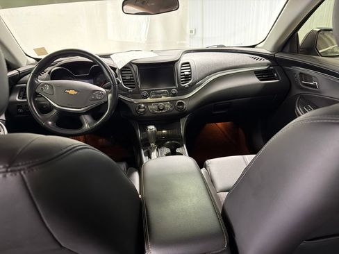 Used 2016 Chevrolet Impala LT FWD image 3