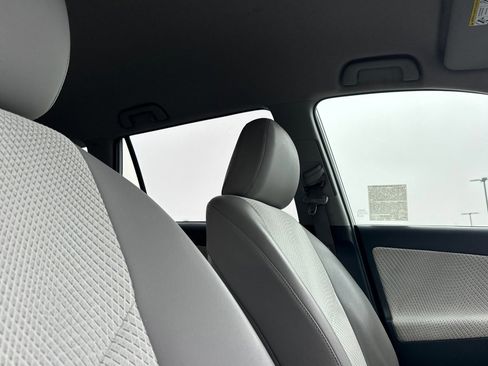 Used 2014 Toyota RAV4 EV image 17