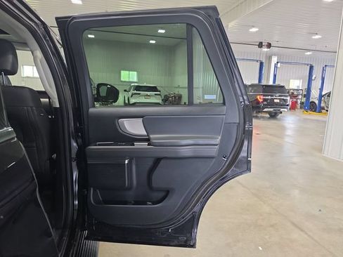Used 2025 Ford Expedition Active AWD/4WD image 33
