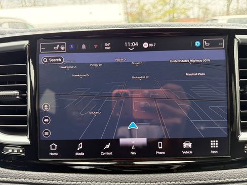 Used 2024 Chrysler Pacifica Limited image 23