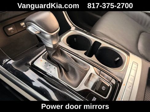 Used 2024 Kia Carnival EX image 22